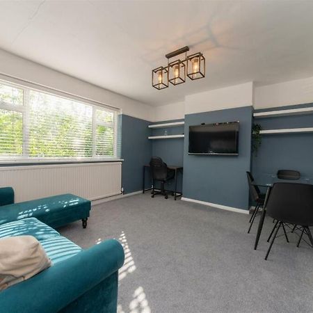 Vibrant & Stylish Mill Hill East Pad Apartment Хендън Екстериор снимка
