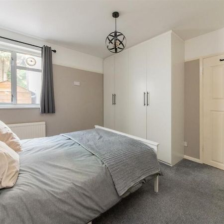 Vibrant & Stylish Mill Hill East Pad Apartment Хендън Екстериор снимка