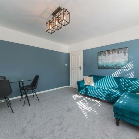Vibrant & Stylish Mill Hill East Pad Apartment Хендън Екстериор снимка