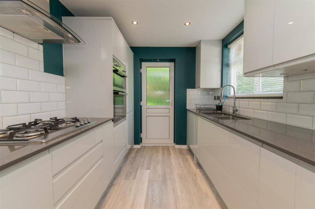 Vibrant & Stylish Mill Hill East Pad Apartment Хендън Екстериор снимка