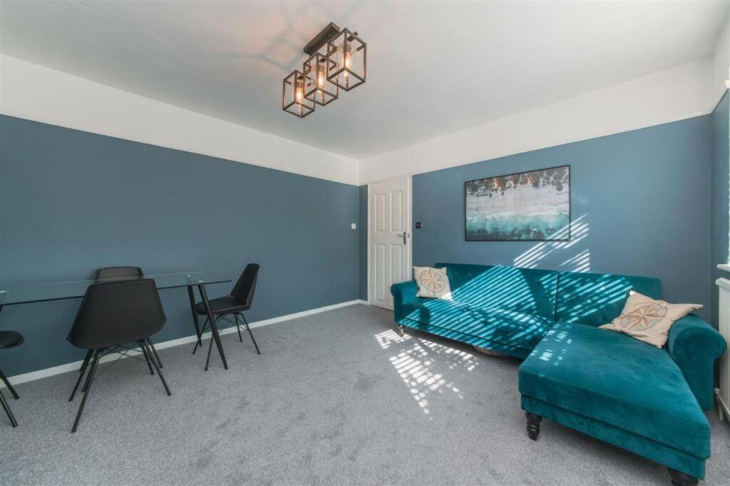 Vibrant & Stylish Mill Hill East Pad Apartment Хендън Екстериор снимка