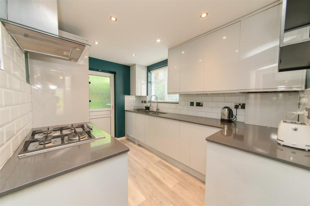 Vibrant & Stylish Mill Hill East Pad Apartment Хендън Екстериор снимка